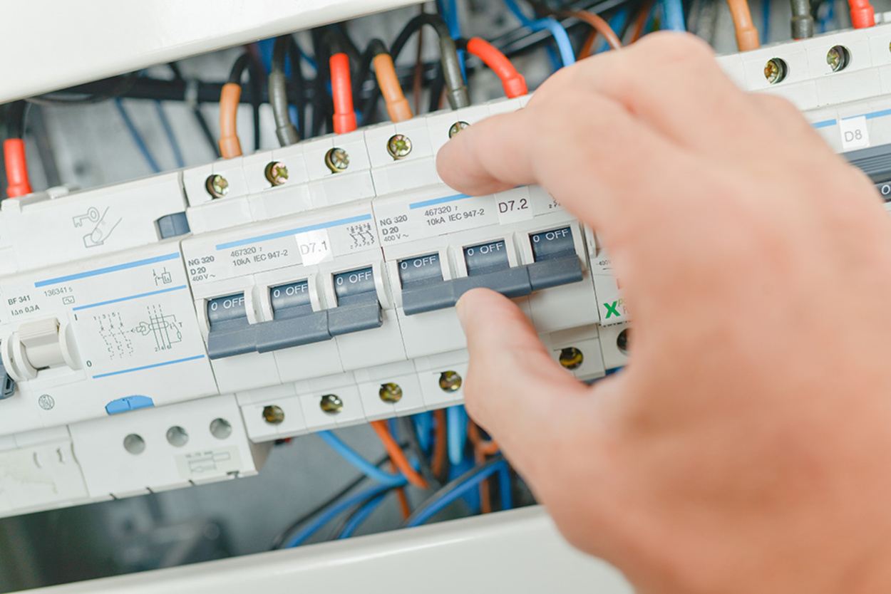 Schalt­schrank­bau bei Industrie Service Elektro Schneider in Landsberg am Lech